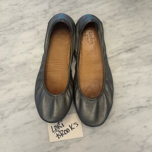 🩶 Tieks size 9 Metallic Pewter Leather Flats 🩶